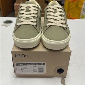 Taos Footwear Women's Sage Green Sneakers